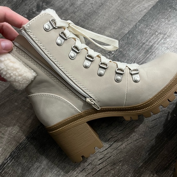 Brand new never worn Pink Lily fur lined healed booties - Picture 5 of 7